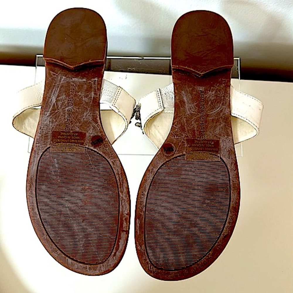 NWOB!!Beautiful White with Beaded Top Thong Sandals - Picture 7 of 7
